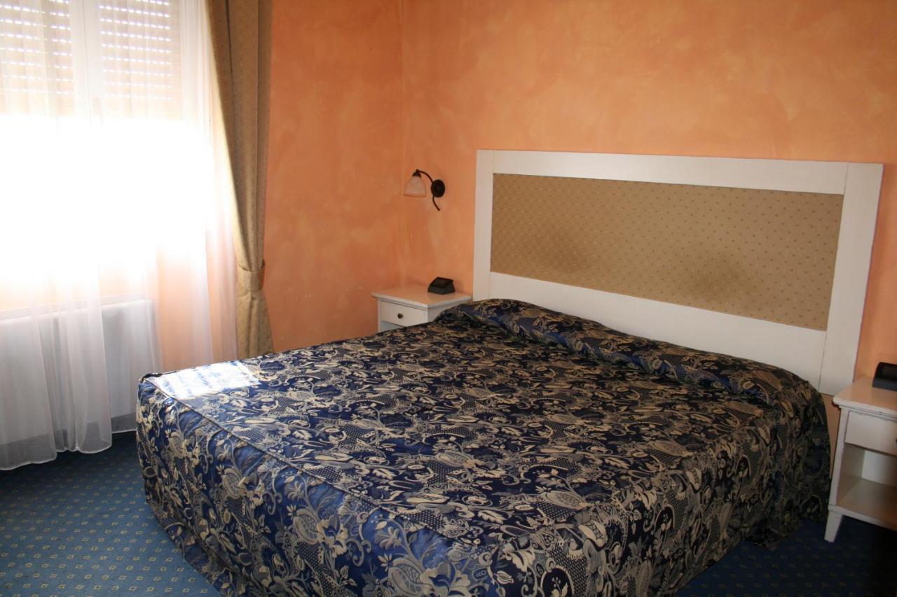 Hotel De La Ville Bereguardo Zewnętrze zdjęcie